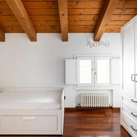 Broccaindosso 32 By District * Bologna